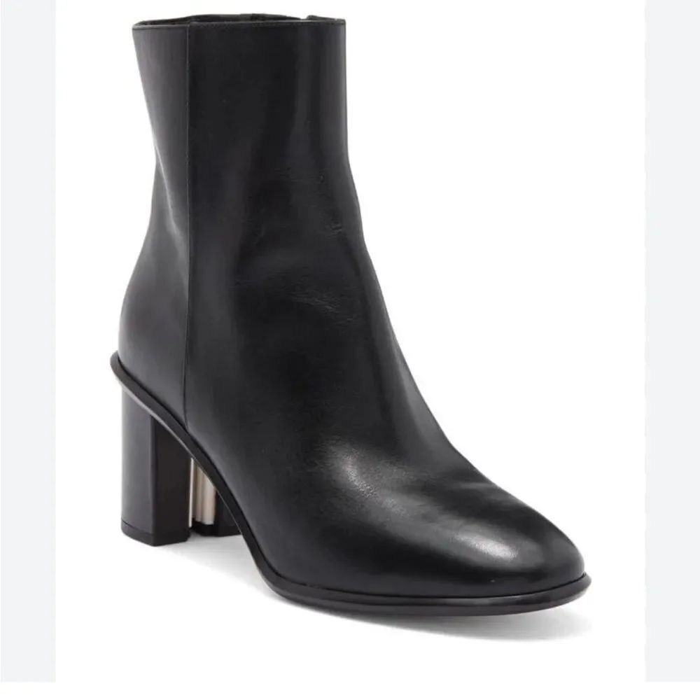 Brand new Tory burch Brooke stamped heel booties